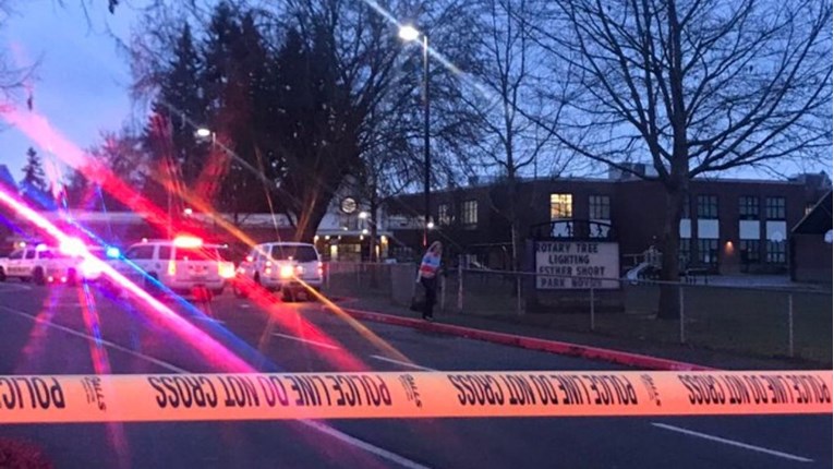 Pucao na dvoje ljudi ispred škole u Americi, ubio se nakon policijske potjere